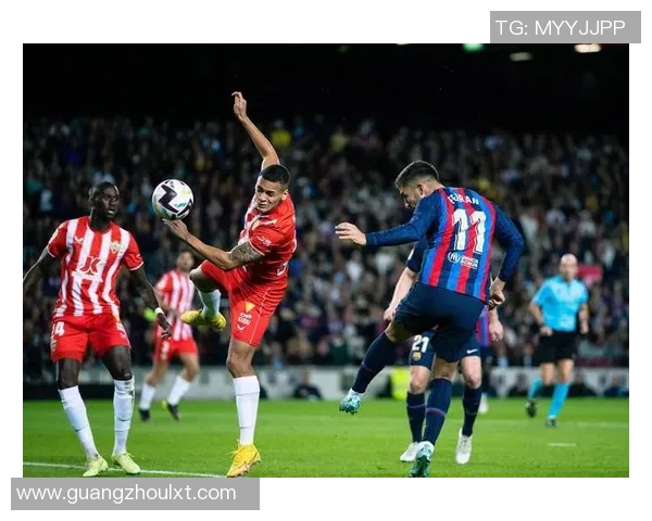 足球巨星精彩带球过人瞬间回顾与技巧分析 足球巨星精彩带球过人瞬间回顾与技巧分析